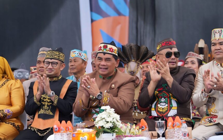 Kontingen Barito Utara Tampil Memukau di Karnaval Budaya FBIM 2026