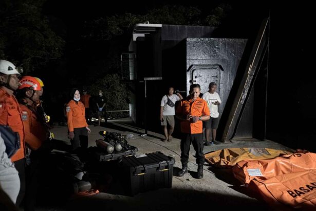 Empat ABK Terjebak di Manhole Kapal