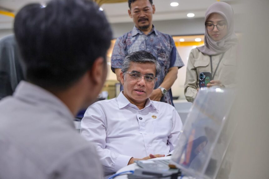 Menaker Tegaskan Pentingnya Sertifikasi Kompetensi bagi Lulusan Magang