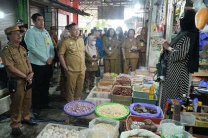 Wabup Kapuas Pantau Harga Bahan Pokok untuk Kendalikan Inflasi Daerah