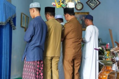 Bupati Barito Utara Melayat ke Rumah Duka Almarhumah Erestu Zairinah