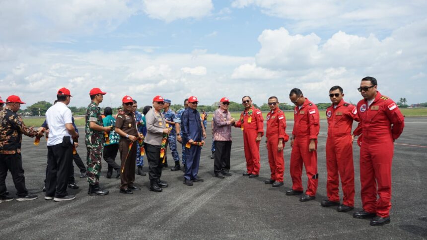 Pemkab Kotabaru Hadiri Open Base Jupiter Aerobatic Team TNI Lanud Sjamsudin Noor