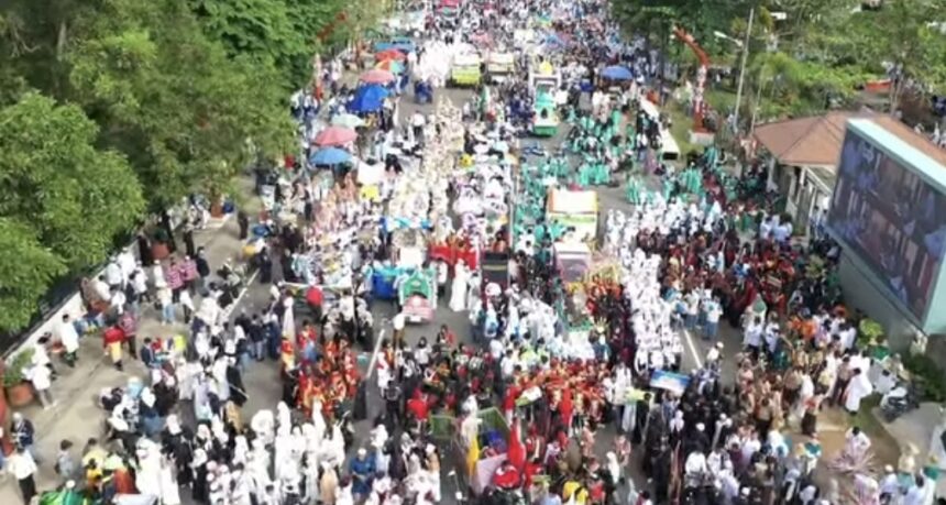 Rahmad Jainudin Apresiasi Antusiasme Warga Meriahkan Pawai 1 Muharam 1448 H di Kapuas