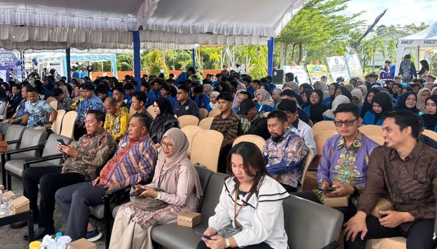 Ceremony Dies Natalis ke-14 Politeknik Hasnur bertema "Rooted In Heritage, Forging The Future" di Politeknik Hasnur, Kecamatan Alalak, Kabupaten Barito Kuala