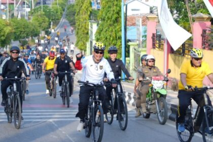 Bupati Shalahuddin Lepas Peserta Gowes Bersama Semarak Hari Jadi Barito Utara ke-76 dan HUT Bhayangkara ke-80