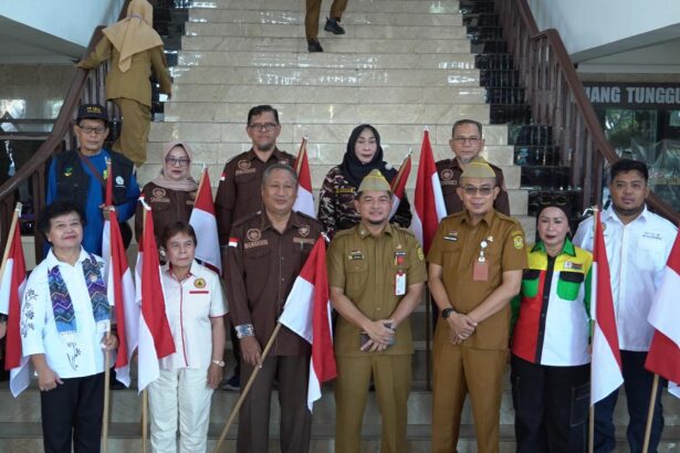 Pembagian Bendera Merah Putih