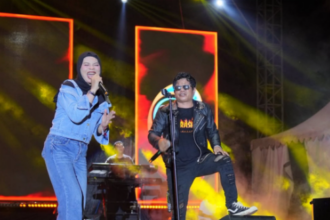 Bupati Shalahuddin Apresiasi Antusiasme Warga pada Malam Kedua Parade Band Rock Klasik