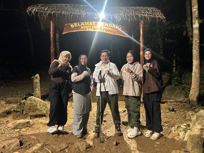 Pertama Kali Daki Bukit Sapu Angin, Ibnu Sina: Lelah Terbayar Pemandangan Indah