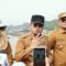 Gubernur Kalimantan Timur Dr H Rudy Mas'ud (Harum) didampingi Wakil Gubernur Dr H Seno Aji meninjau kondisi Jembatan Mahulu di Samarinda, Selasa (21/7/2026). Peninjauan dilakukan untuk memastikan percepatan perbaikan infrastruktur, penerangan, serta penguatan sistem keamanan melalui pemasangan CCTV. (Foto: Adpim Kaltim)