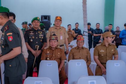 Bupati Kapuas H. M. Wiyatno didampingi Sekretaris Daerah (Sekda) Kabupaten Kapuas Usis I. Sangkai menghadiri Parade, Defile, dan Syukuran dalam rangka memperingati Hari Ulang Tahun (HUT) ke-1 Kodam XXII/Tambun Bungai