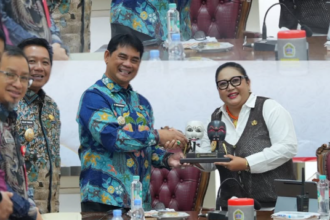 Bupati Barito Utara H. Shalahuddin bersama Bupati Gunungkidul Endah Subekti Kuntariningsih