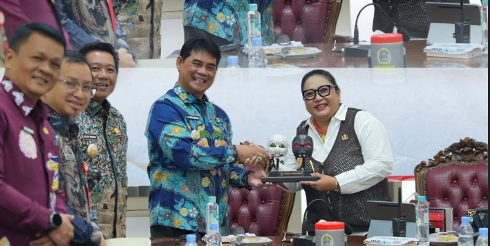 Bupati Barito Utara H. Shalahuddin bersama Bupati Gunungkidul Endah Subekti Kuntariningsih
