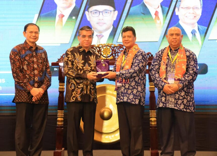 Menaker: Penguatan Kompetensi Lulusan Perguruan Tinggi Penting untuk Menjawab Kebutuhan Dunia Kerja