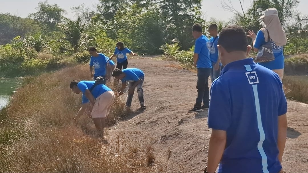 Bersih-Bersih Sungai di Wanaraya
