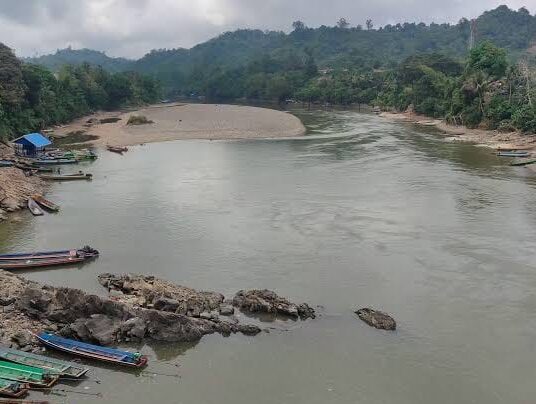 Debit Sungai Surut, Pasokan Sembako ke Hulu Mahakam Mulai Terancam