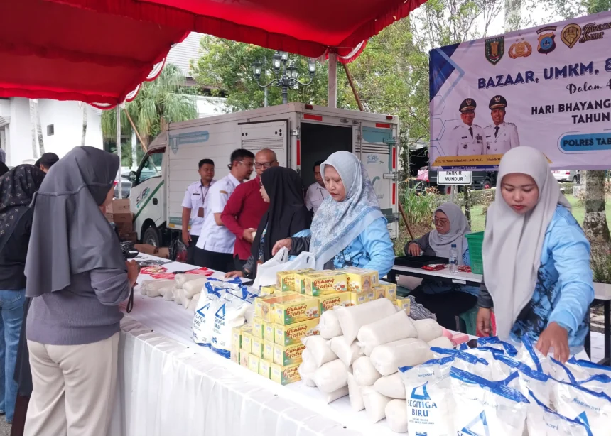 Bazar Hari Bhayangkara di Tabalong, Bapok DKUPP Ludes Diserbu Warga