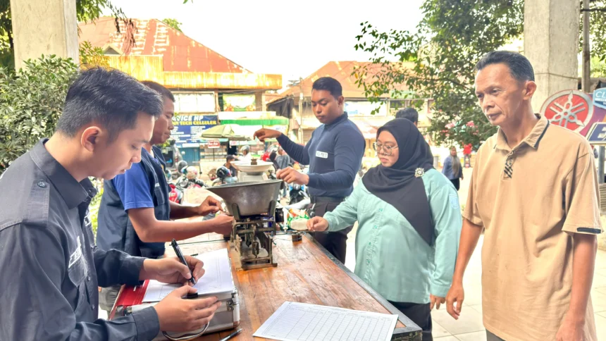 DKUPP Tabalong Temukan Timbangan Tak Standar Saat Tera Ulang di Pasar Tanjung