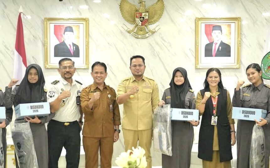 Seragam Gratispol Mulai Didistribusikan, Puluhan Ribu Siswa Kaltim Jadi Penerima