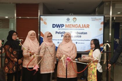 Kemnaker Bekali Penyandang Disabilitas Keterampilan Membuat Jus Sehat