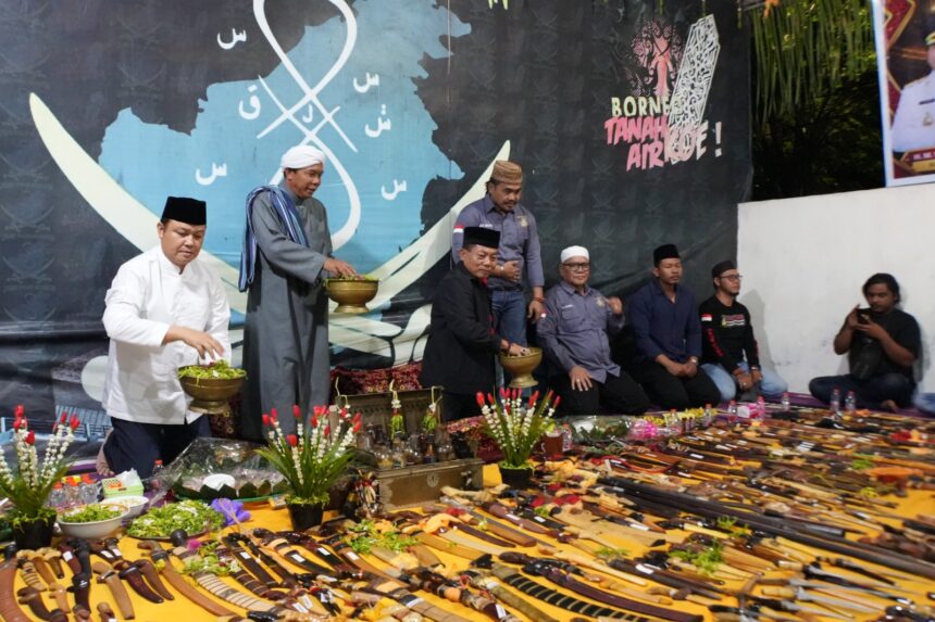 Bupati Kapuas Hadiri Maulid Nabi, Dorong Pelestarian Tradisi Tampung Tawar Wasi dan Bakuntau