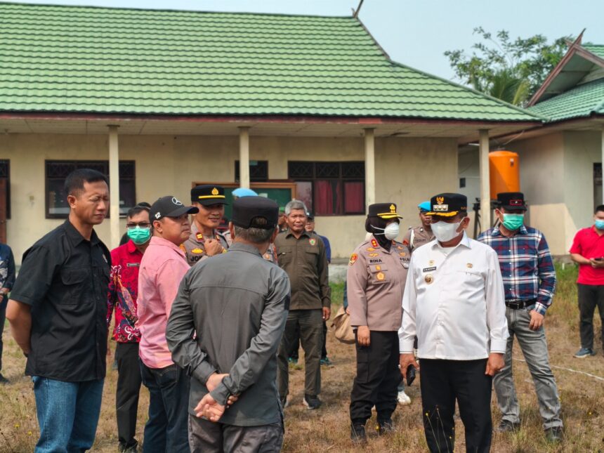 Bupati Kapuas Tinjau SMKN 1 Timpah Pascakebakaran, Tiga Ruang Kelas Terdampak