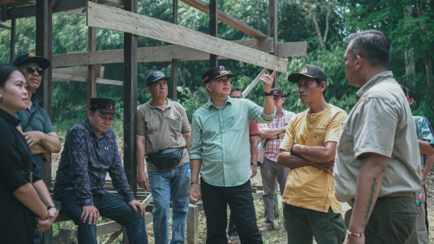 Wabup Kapuas Tinjau Pembangunan Jalan di Tumbang Bukoi, Anggaran Desa Dievaluasi