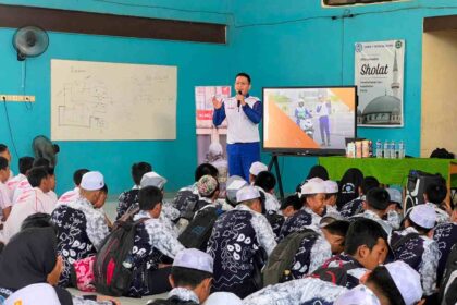 Trio Motor Edukasi Safety Riding kepada 70 Siswa SMKN 1 Tapin Selatan