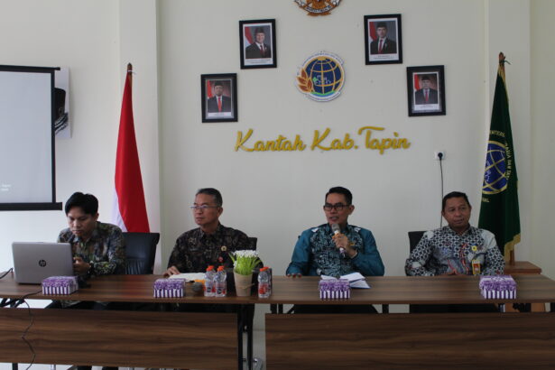 Kanwil BPN Kalsel Dampingi Pegawai Kantor Pertanahan Tapin Isi e-Kinerja dan Perbarui Data SIMPEG