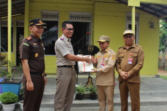 Kantor Pertanahan Tapin Serahkan Sertipikat Aset Daerah kepada Bupati