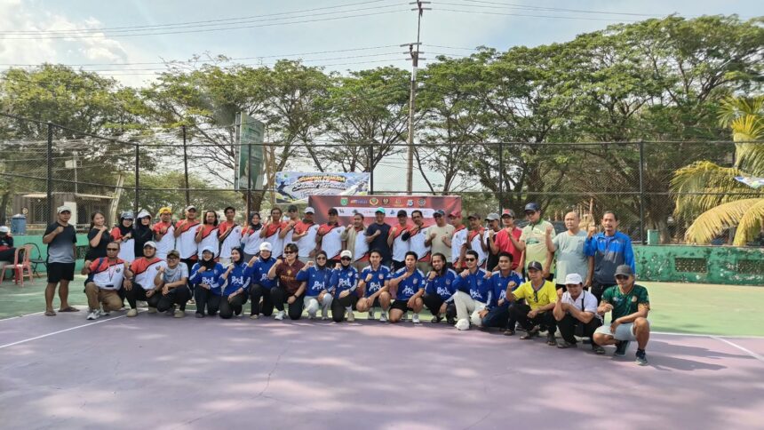 Peserta Turnamen Tenis Sumpah Pemuda 2026 bersiap bertanding.