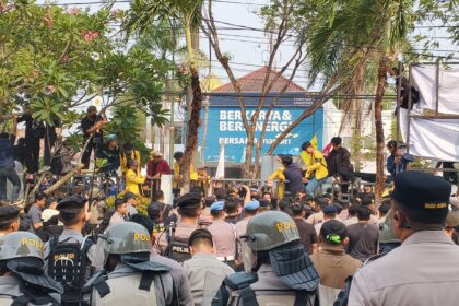 Demo di DPRD Kalsel