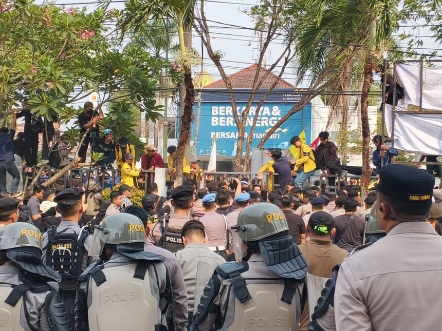 Demo di DPRD Kalsel