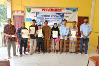 Warga Banua Hanyar Hulu Terima Sertipikat Tanah Program PTSL 2026