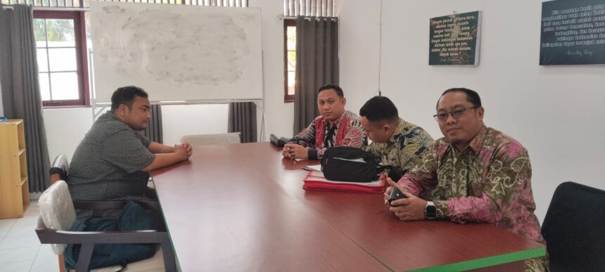 Ahmad Mujahid Zarkasi SH, MA, C.P.L dan tim dari kantor hukum AMZ & Associates Banjarmasin, kuasa hukum Jamhuri