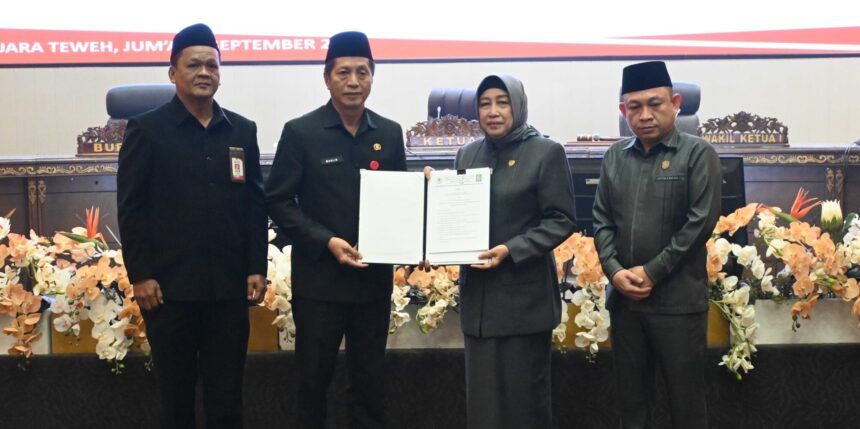 Fraksi DPRD Barito Utara Sampaikan Pemandangan Umum atas Raperda Perubahan APBD 2026